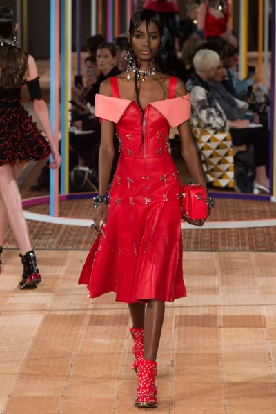 Look 11